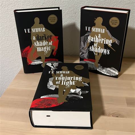 😱 Read Ebook A Darker Shade of Magic Collector's Edition: A Novel (Shades of Magic, 1)